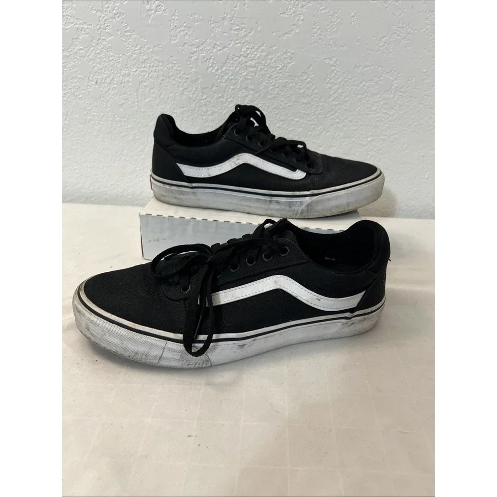 Vans old school two toned black and white sneakers Men 9 Women 10.5‎